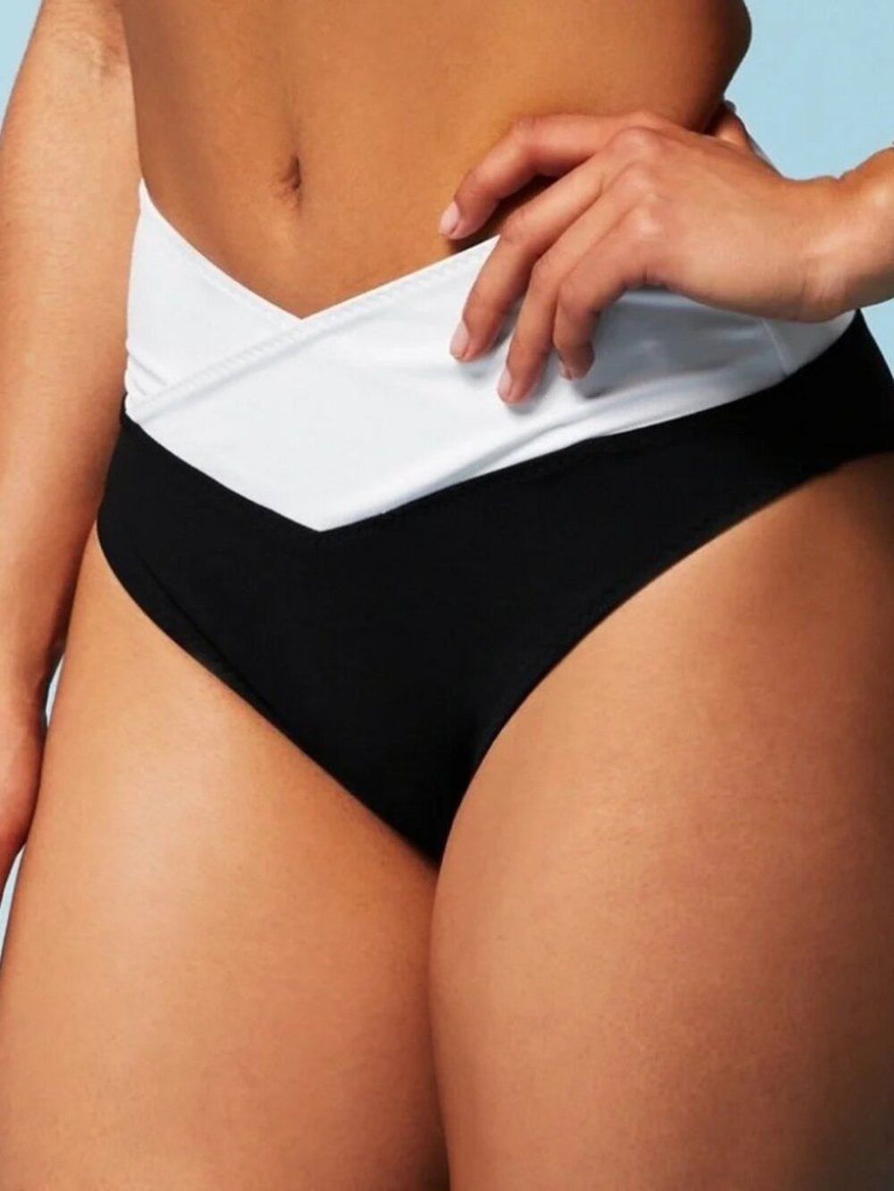 Fabletics cross over high waist bikini bottom. SZ Med NWT